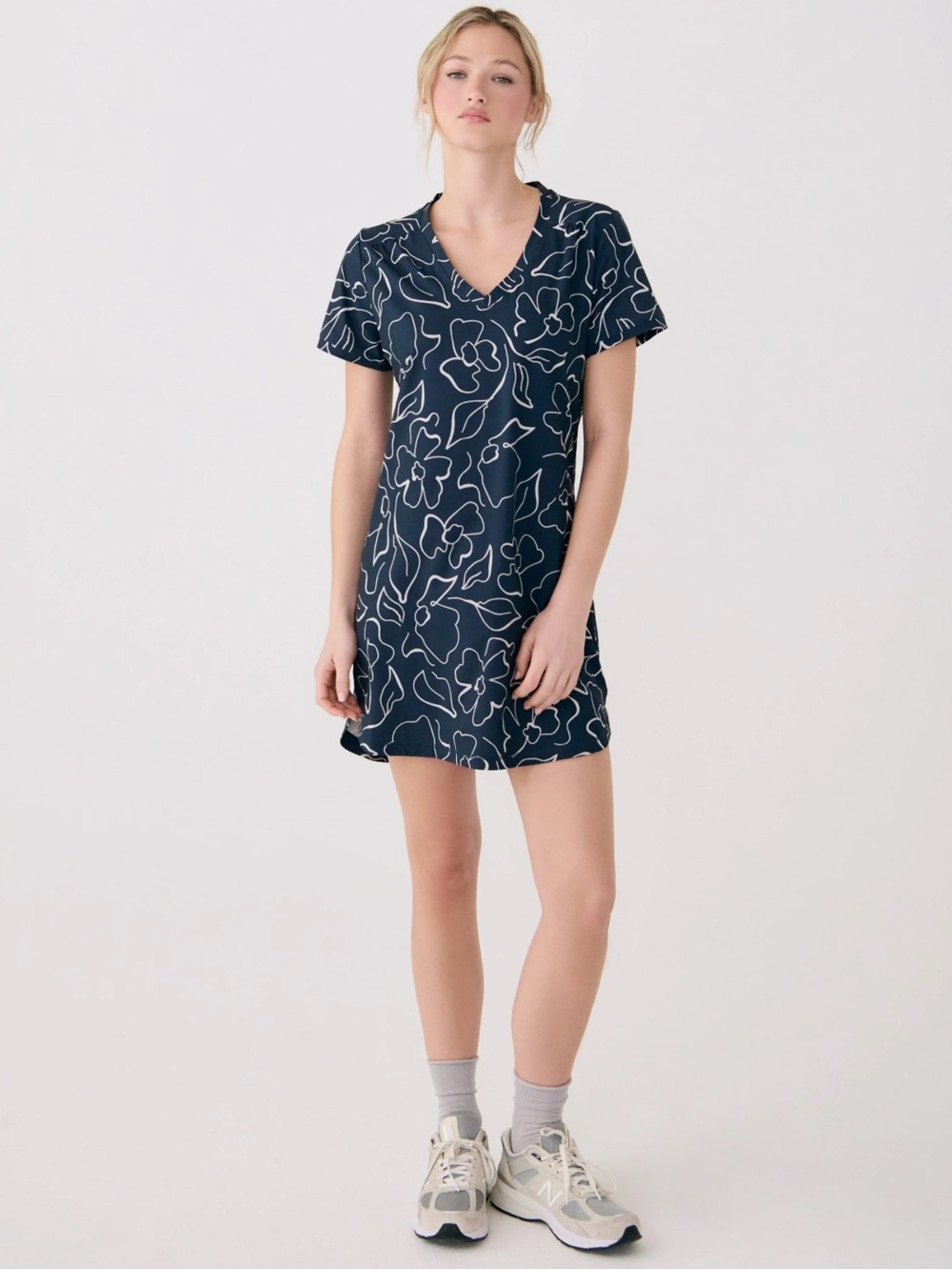 NWT Lole Olivie V-neck Dress in Flora Outerspace (Large)